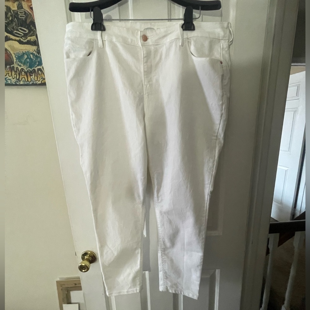 Old Navy Women’s White  super skinny ankle Jeans 18